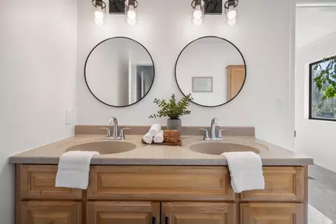 Bath - 582 Farallon Ave, Pacifica, CA 94044 photo 3 of 3