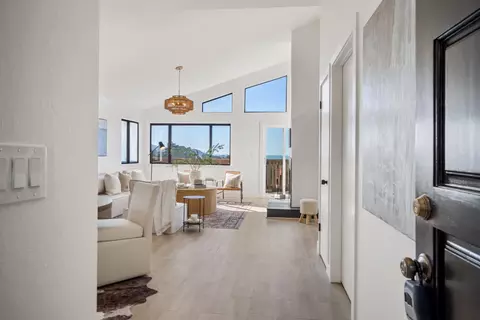 Entry Way - 582 Farallon Ave, Pacifica, CA 94044 photo 2 of 3