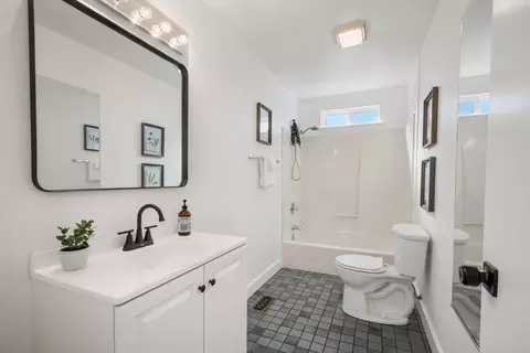Bath - 582 Farallon Ave, Pacifica, CA 94044 photo 1 of 3