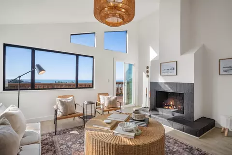 Living - 582 Farallon Ave, Pacifica, CA 94044 photo 1 of 3