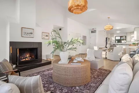 Living - 582 Farallon Ave, Pacifica, CA 94044 photo 2 of 3