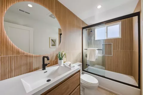 Bath - 1116 Glenwood Dr, Millbrae, CA 94030 photo 1 of 6