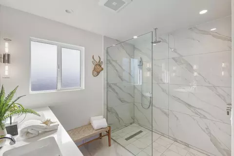 Bath - 1116 Glenwood Dr, Millbrae, CA 94030 photo 4 of 6