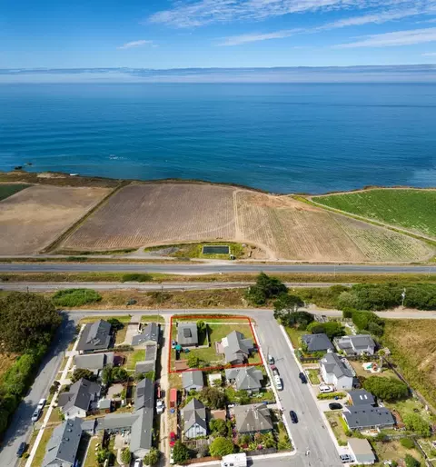 2 3rd Ave, Davenport, CA 95017