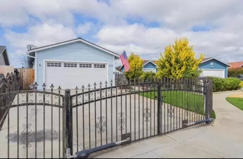 11 Manzano Cir, Salinas, CA 93905