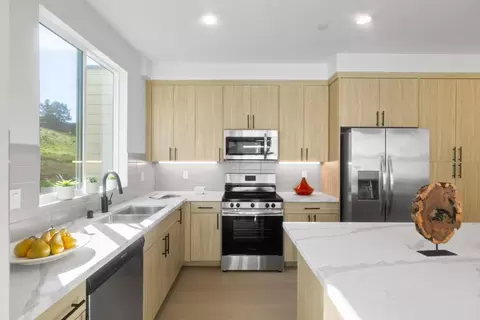Kitchen - 837 Fassler 837, Pacifica, CA 94044 photo 3 of 5