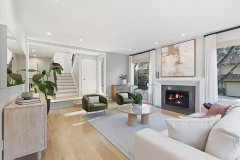 652 Sand Hill Cir, Menlo Park, CA 94025