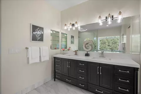 Bath - 8320 Chantrelle Ct, Gilroy, CA 95020 photo 3 of 9
