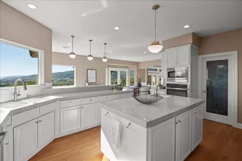Kitchen - 8320 Chantrelle Ct, Gilroy, CA 95020 photo 6 of 6