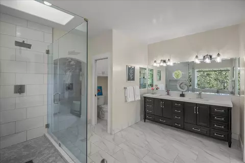 Bath - 8320 Chantrelle Ct, Gilroy, CA 95020 photo 2 of 9