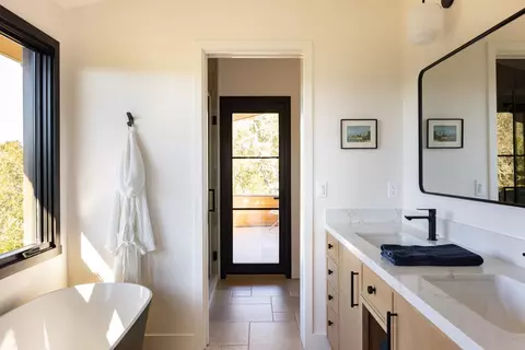 Bath - 71 Este Canada, Carmel, CA 93923 photo 4 of 7