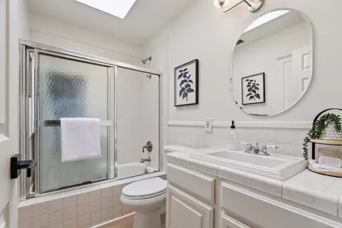 Bath - 190 Spring Ave, Morgan Hill, CA 95037 photo 3 of 3