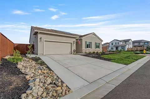 303 Amara Ln, Hollister, CA 95023