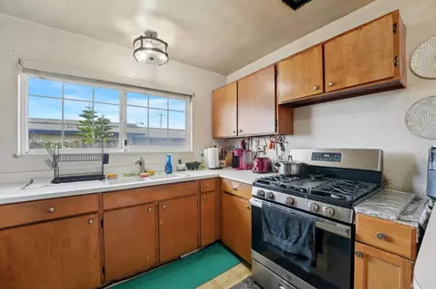 Kitchen - 559 E Alvin Dr, Salinas, CA 93906 photo 3 of 3