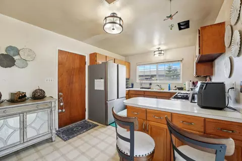 Kitchen - 559 E Alvin Dr, Salinas, CA 93906 photo 1 of 3