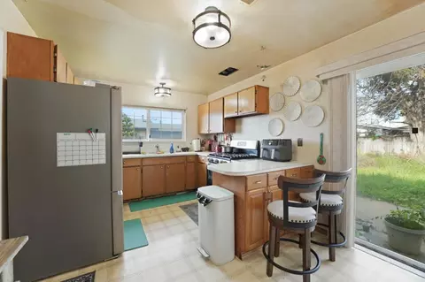 Kitchen - 559 E Alvin Dr, Salinas, CA 93906 photo 2 of 3