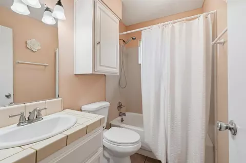 Bath - 2425 Meadow Rue Dr, Modesto, CA 95355 photo 3 of 3
