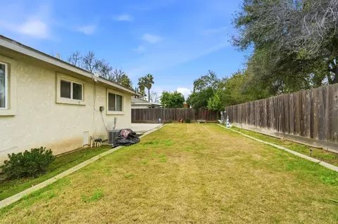 Exterior - 2425 Meadow Rue Dr, Modesto, CA 95355 photo 9 of 10