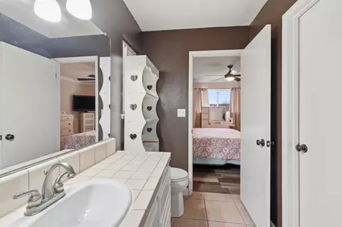 Bath - 2425 Meadow Rue Dr, Modesto, CA 95355 photo 2 of 3