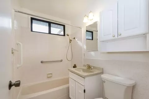 Bath - 1367 Hermosa Ave, Pacifica, CA 94044 photo 4 of 4