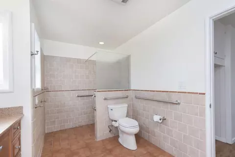 Bath - 1367 Hermosa Ave, Pacifica, CA 94044 photo 3 of 4