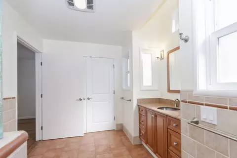 Bath - 1367 Hermosa Ave, Pacifica, CA 94044 photo 2 of 4