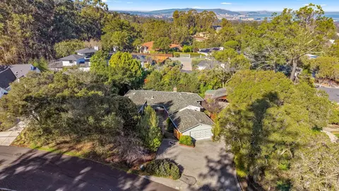 1216 Marlborough Rd, Hillsborough, CA 94010