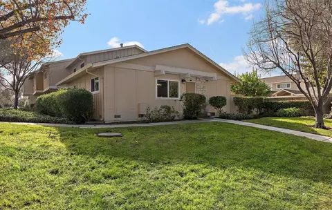 1 Comstock Queen Ct, Mountain View, CA 94043