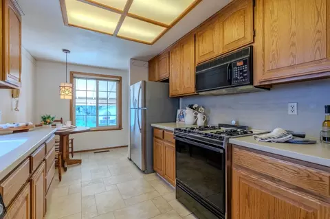 Kitchen - 810 Saint Lawrence Dr, Pacifica, CA 94044 photo 3 of 5