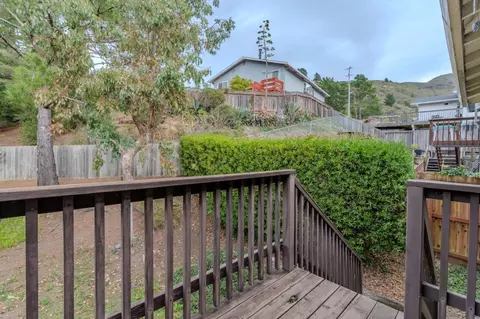 Exterior - 810 Saint Lawrence Dr, Pacifica, CA 94044 photo 4 of 6