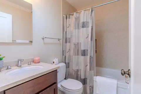 Bath - 810 Saint Lawrence Dr, Pacifica, CA 94044 photo 1 of 2