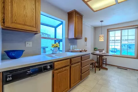 Kitchen - 810 Saint Lawrence Dr, Pacifica, CA 94044 photo 4 of 5