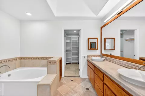Bath - 15 Cheswick Cir, Salinas, CA 93906 photo 1 of 8