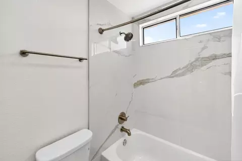 Bath - 15 Cheswick Cir, Salinas, CA 93906 photo 7 of 8
