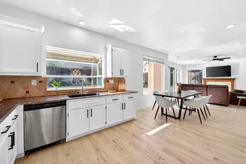 Kitchen - 15 Cheswick Cir, Salinas, CA 93906 photo 3 of 6