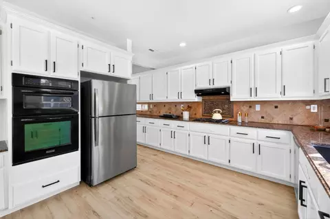 Kitchen - 15 Cheswick Cir, Salinas, CA 93906 photo 5 of 6