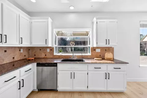 Kitchen - 15 Cheswick Cir, Salinas, CA 93906 photo 2 of 6