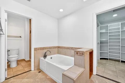 Bath - 15 Cheswick Cir, Salinas, CA 93906 photo 3 of 8