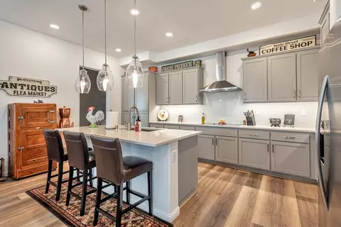 220 Waters Park Cir 201, San Mateo, CA 94403