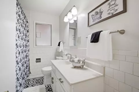Bath - 596 Perkins Dr, Hayward, CA 94541 photo 1 of 2