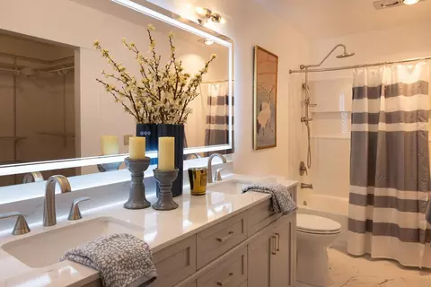 Bath - 3850 Rio Rd 63, Carmel, CA 93923 photo 1 of 2
