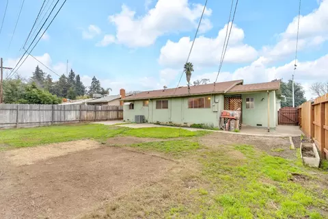 Exterior - 2733 10th Ave, Merced, CA 95340 photo 5 of 8