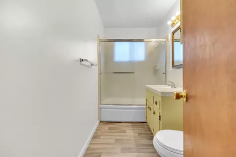 Bath - 2733 10th Ave, Merced, CA 95340 photo 2 of 3