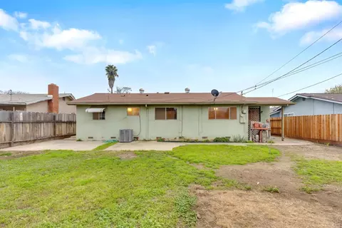 Exterior - 2733 10th Ave, Merced, CA 95340 photo 6 of 8