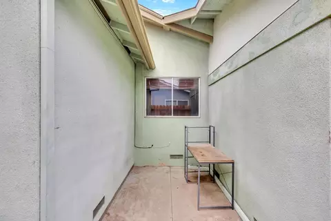 Exterior - 2733 10th Ave, Merced, CA 95340 photo 4 of 8