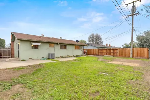 Exterior - 2733 10th Ave, Merced, CA 95340 photo 7 of 8