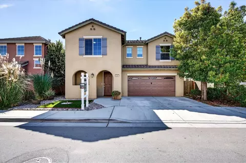 301 Slate Ave, Hollister, CA 95023