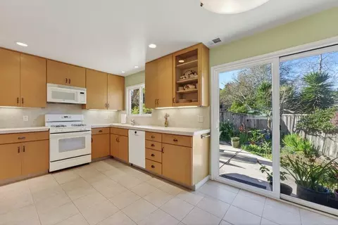 Kitchen - 3555 Sevilla Dr, Soquel, CA 95073 photo 3 of 4