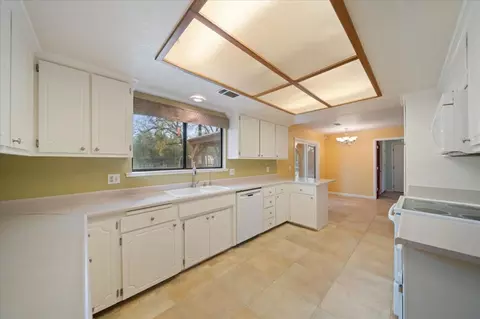 7235 Amigo Way, Redding, CA 96002 photo 12