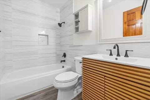 Bath - 724 Circle Dr, Salinas, CA 93905 photo 1 of 4